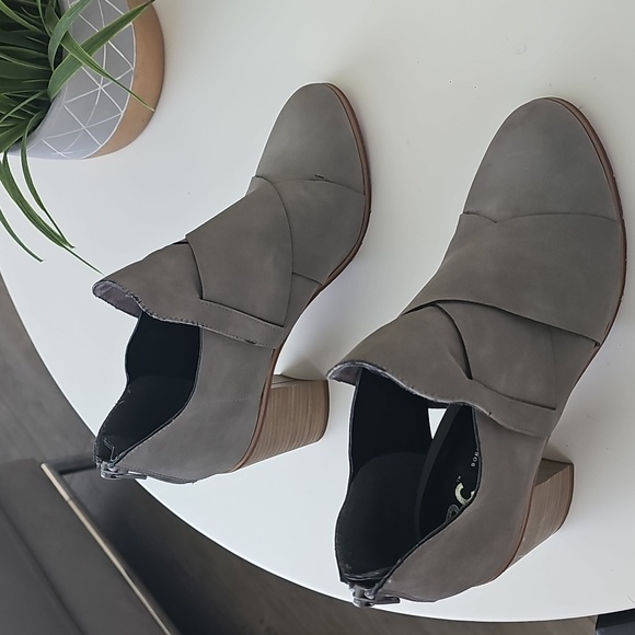 BC Footwear Vegan Leather Women's Azalea Ankle Boot Grey Womens size 6.5 - Picture 10 of 13